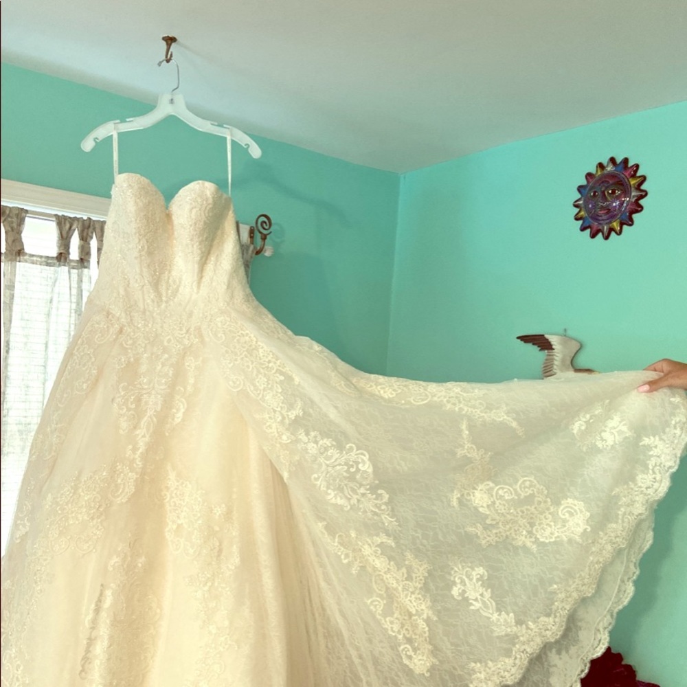 Never worn Oleg Cassini ball gown wedding dress